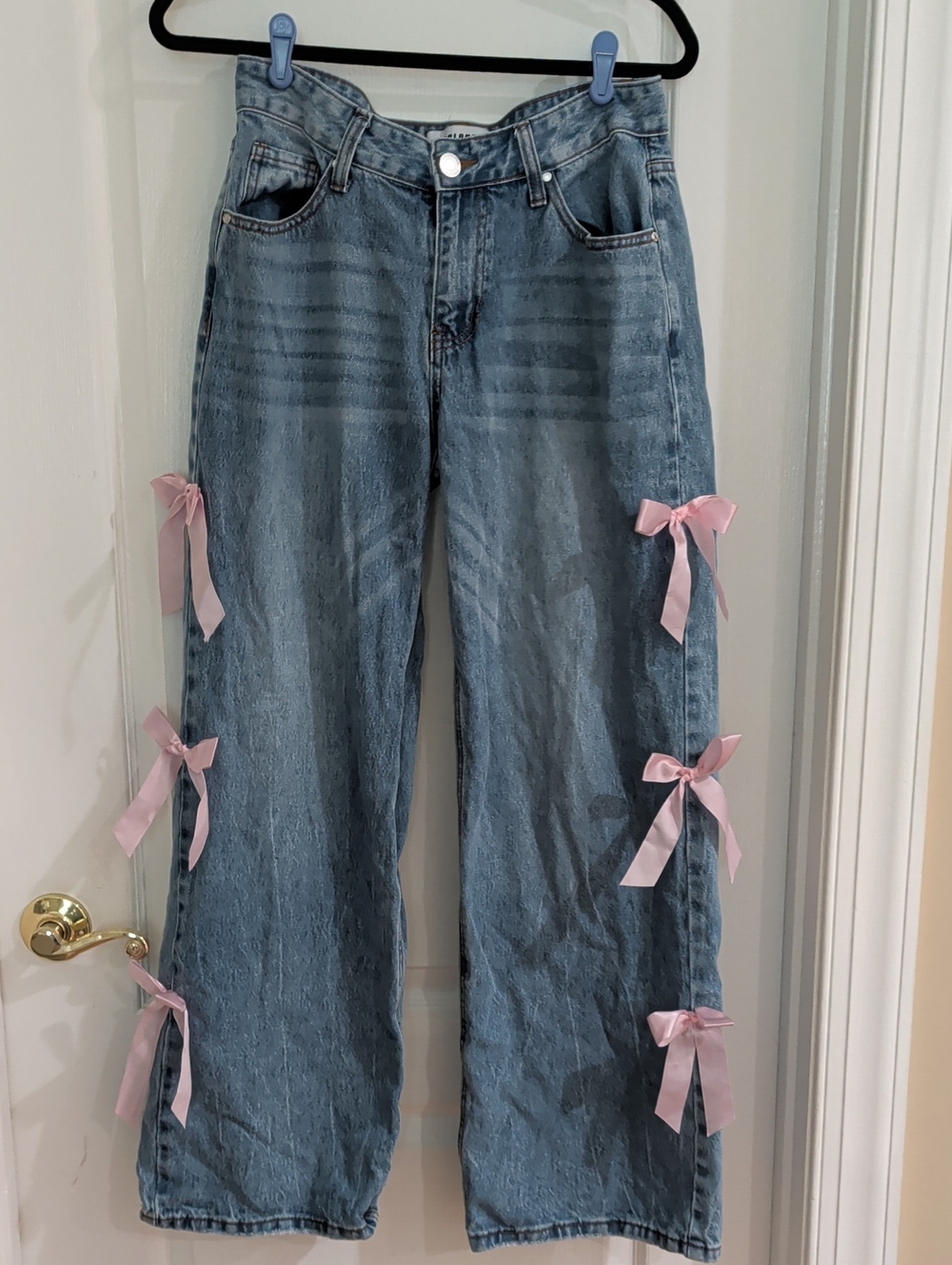 Straight Wide Leg Light Blue Denim Jeans with Pink Ribbon Accents 7/28